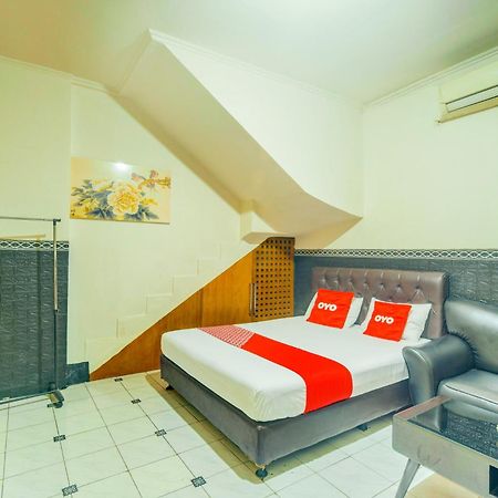 Oyo 93132 Modom Homestay Near Rs Islam Jakarta Pondok Kopi Екстериор снимка