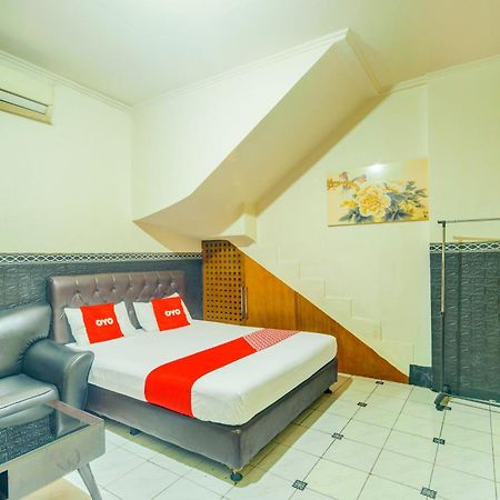 Oyo 93132 Modom Homestay Near Rs Islam Jakarta Pondok Kopi Екстериор снимка