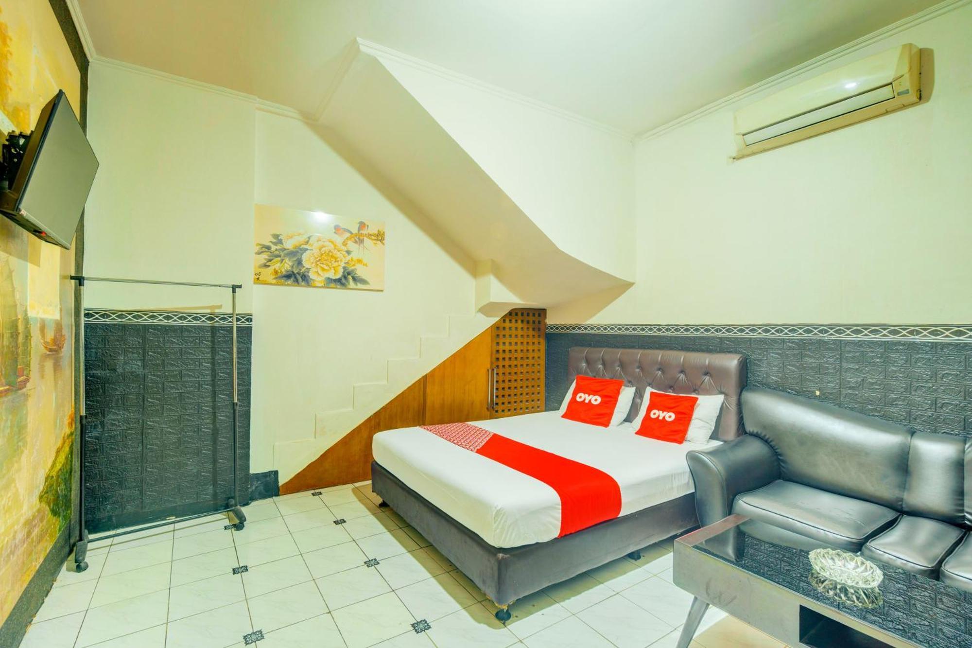 Oyo 93132 Modom Homestay Near Rs Islam Jakarta Pondok Kopi Екстериор снимка