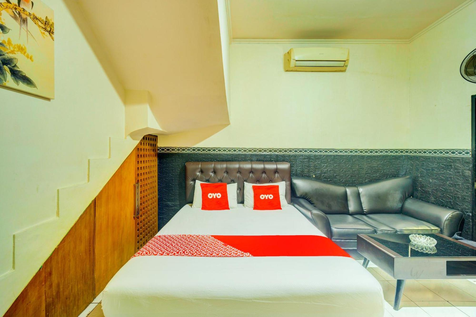 Oyo 93132 Modom Homestay Near Rs Islam Jakarta Pondok Kopi Екстериор снимка