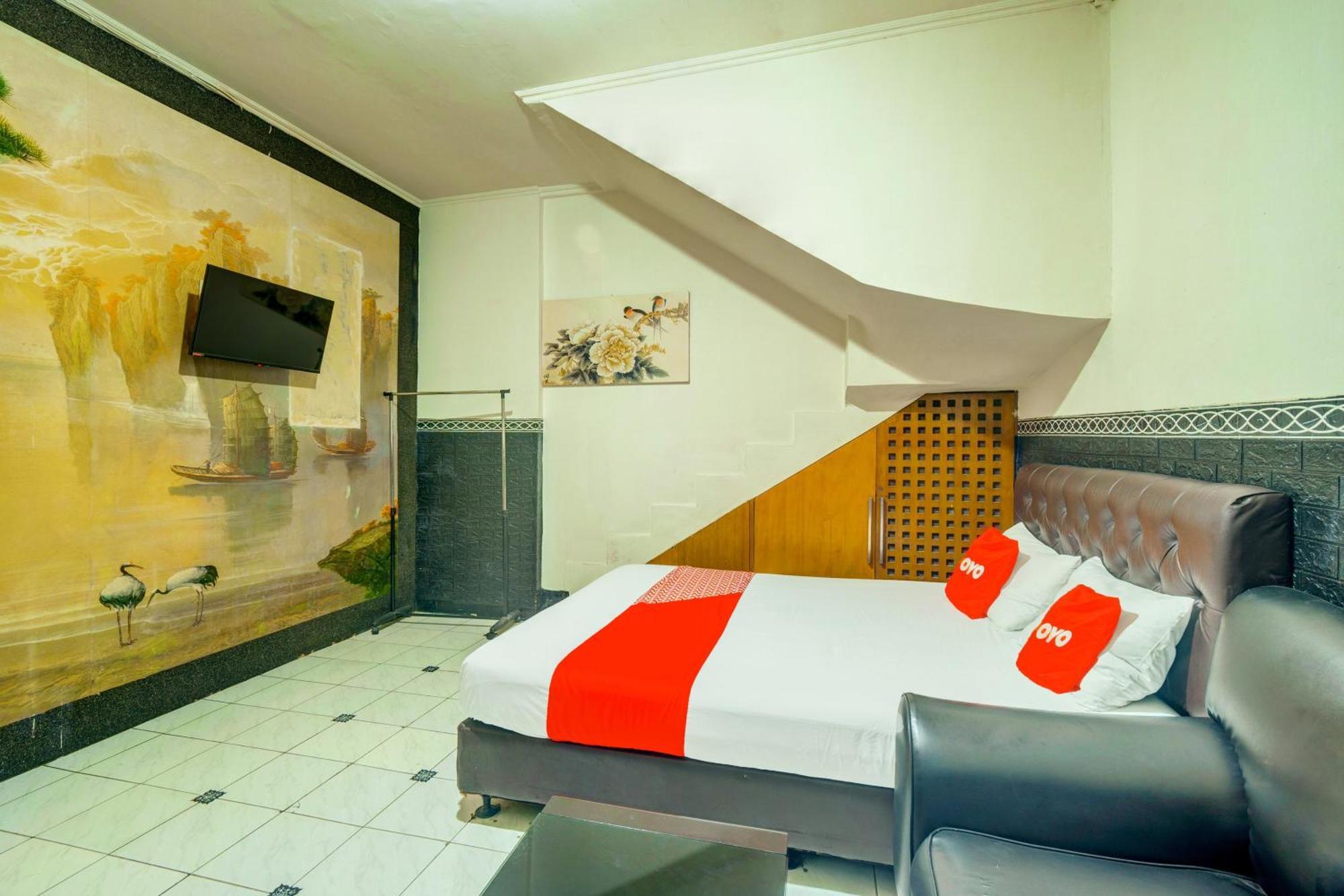 Oyo 93132 Modom Homestay Near Rs Islam Jakarta Pondok Kopi Екстериор снимка