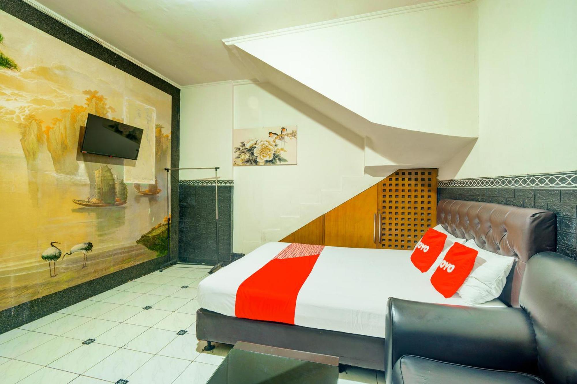 Oyo 93132 Modom Homestay Near Rs Islam Jakarta Pondok Kopi Екстериор снимка