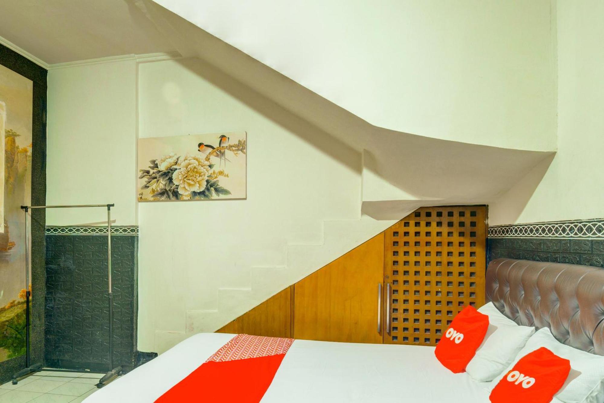 Oyo 93132 Modom Homestay Near Rs Islam Jakarta Pondok Kopi Екстериор снимка