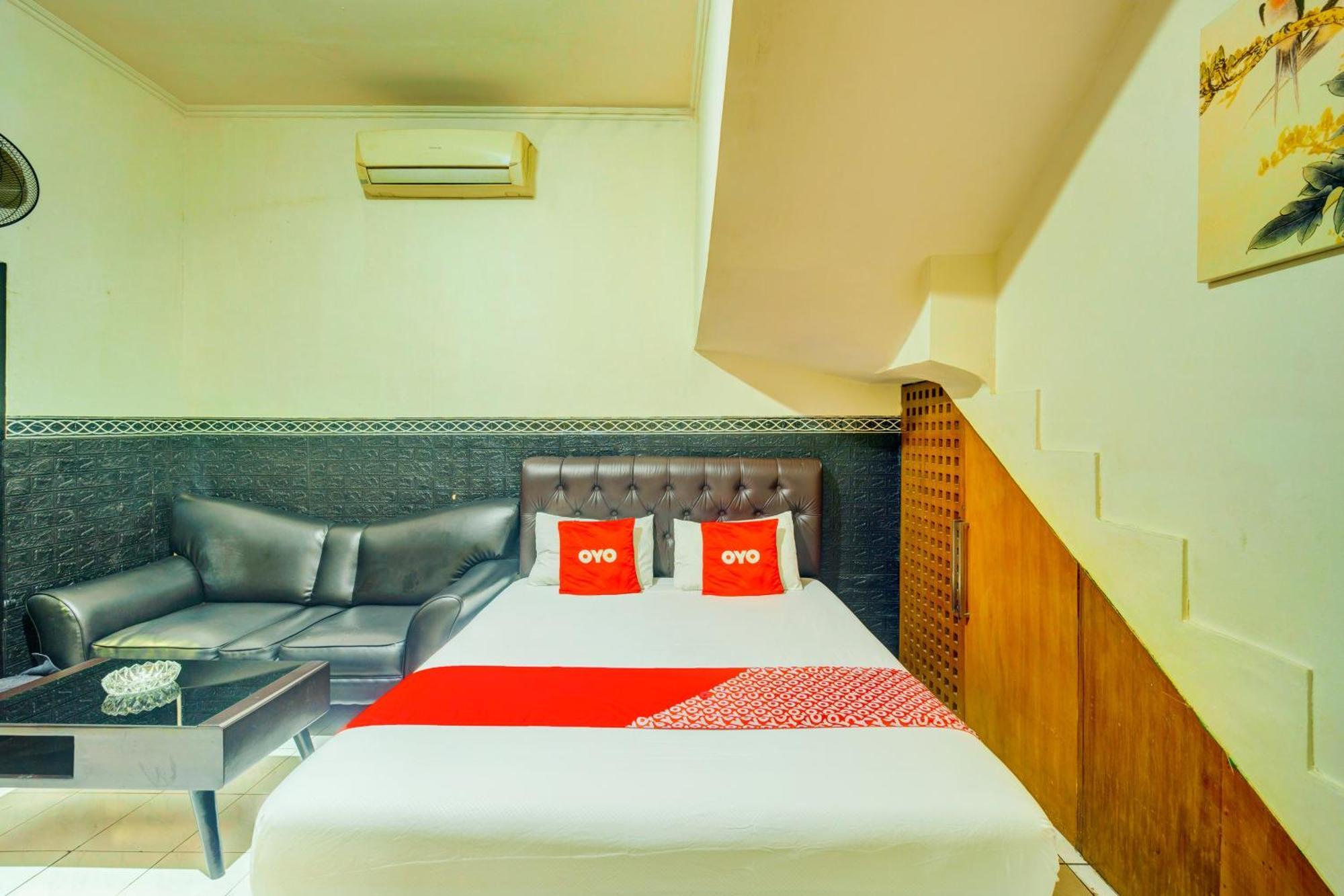Oyo 93132 Modom Homestay Near Rs Islam Jakarta Pondok Kopi Екстериор снимка