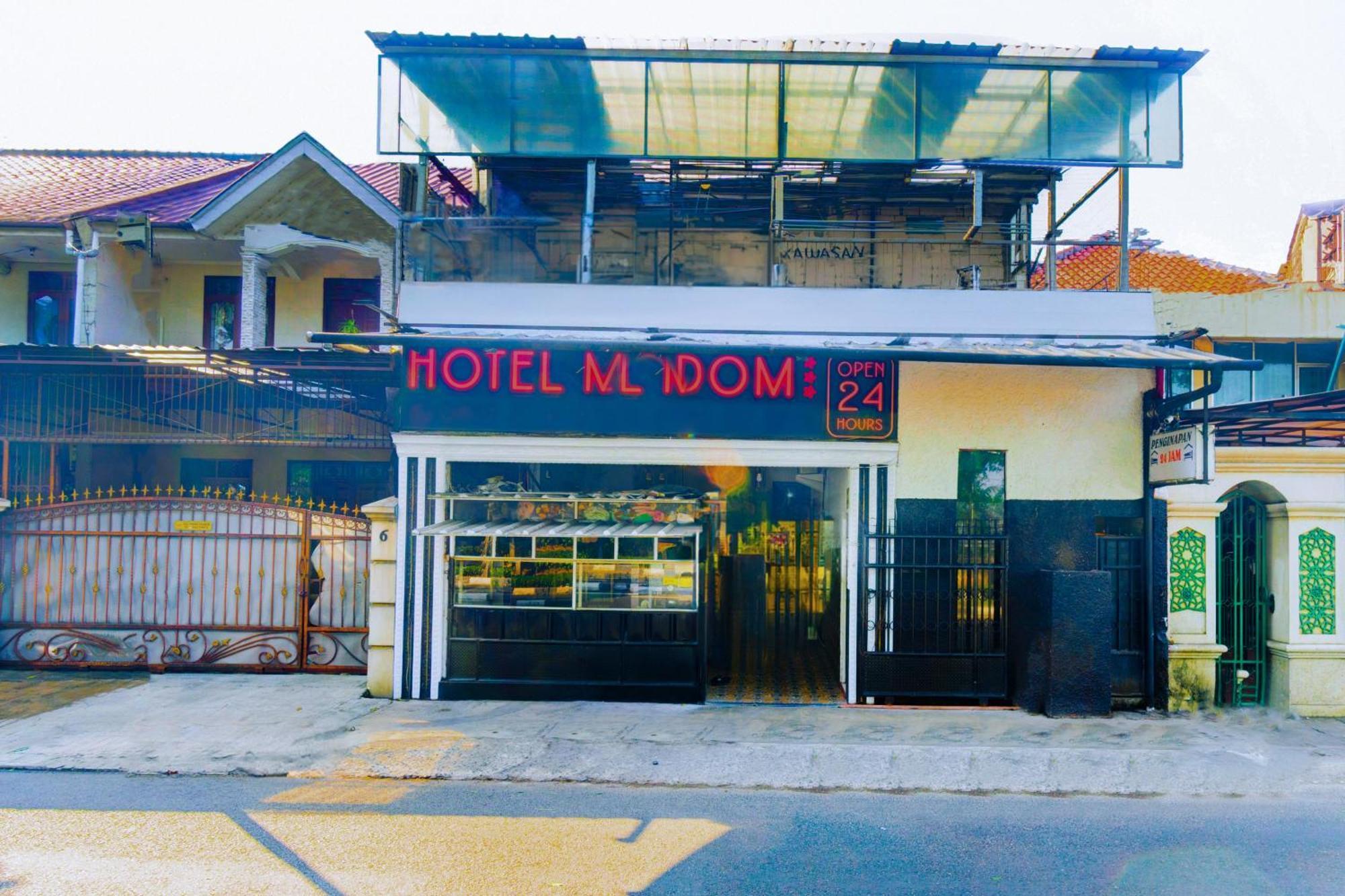 Oyo 93132 Modom Homestay Near Rs Islam Jakarta Pondok Kopi Екстериор снимка