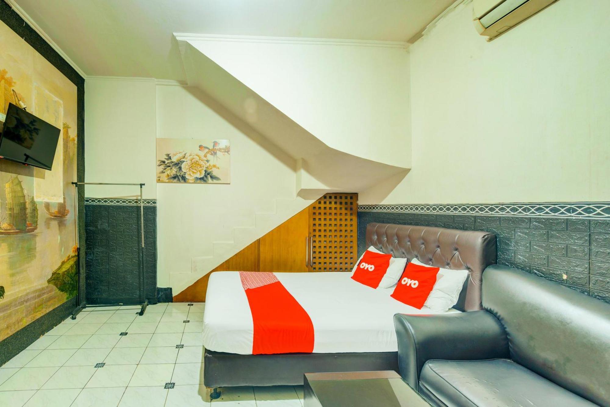 Oyo 93132 Modom Homestay Near Rs Islam Jakarta Pondok Kopi Екстериор снимка