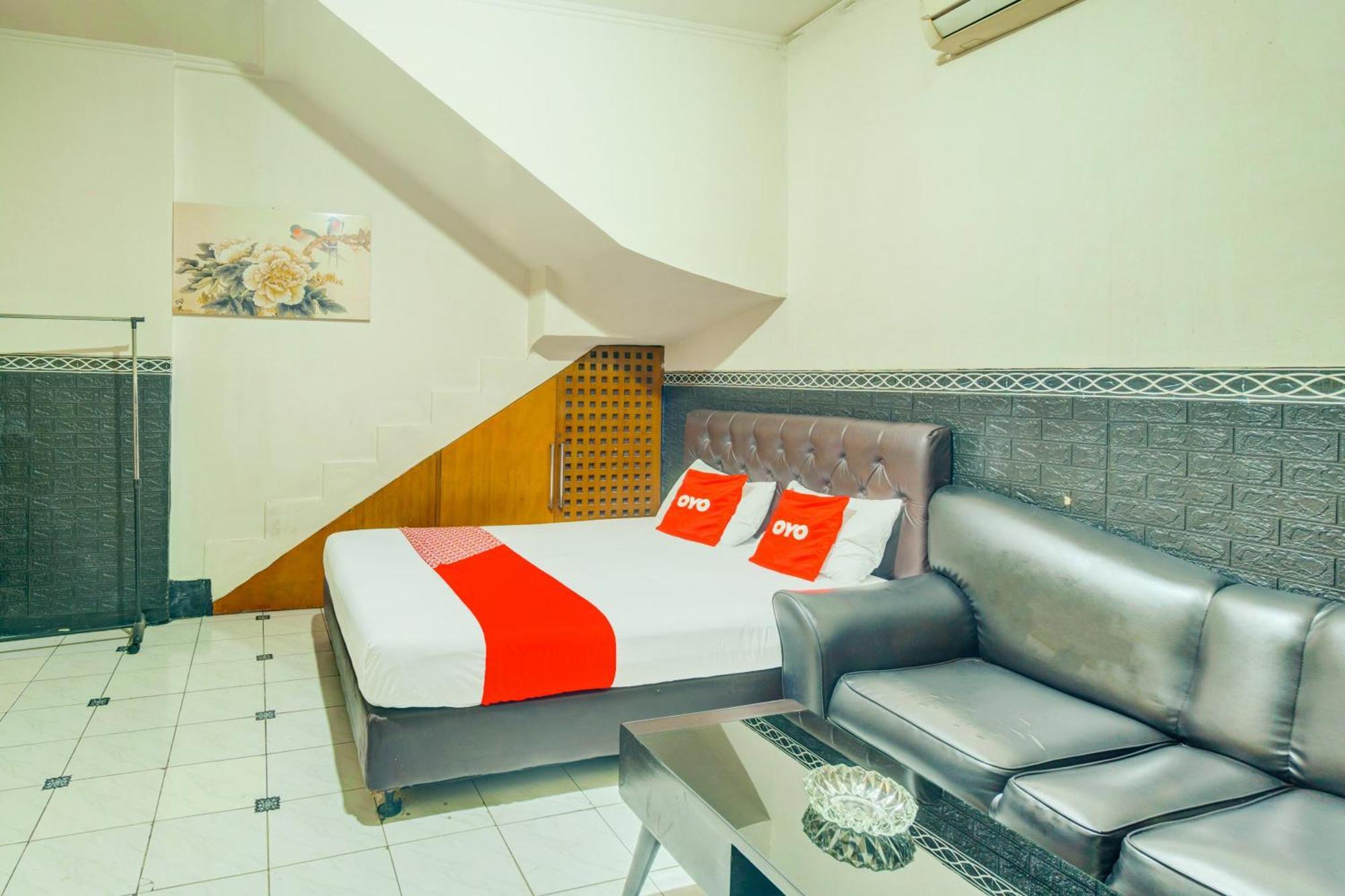 Oyo 93132 Modom Homestay Near Rs Islam Jakarta Pondok Kopi Екстериор снимка