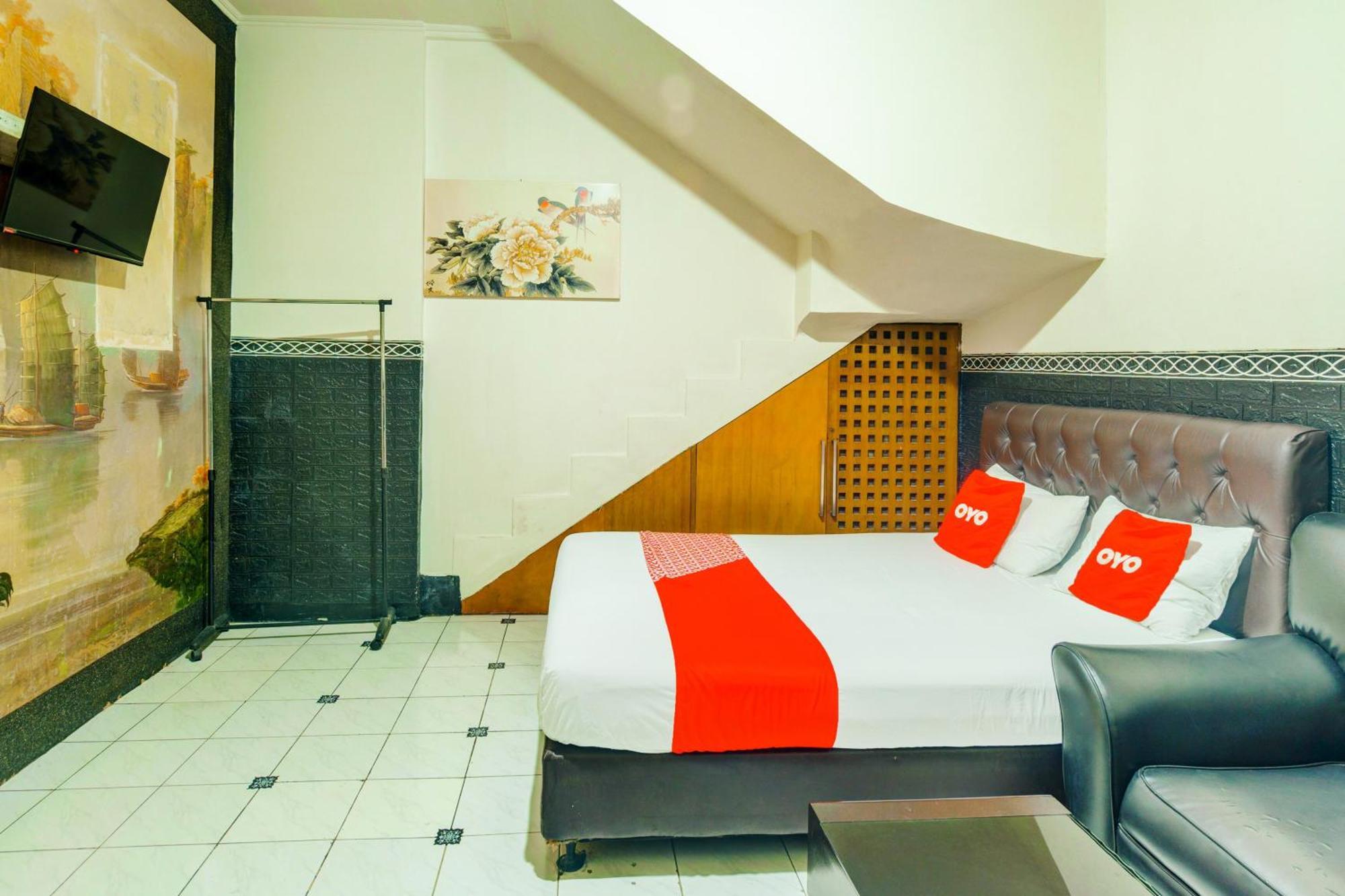 Oyo 93132 Modom Homestay Near Rs Islam Jakarta Pondok Kopi Екстериор снимка