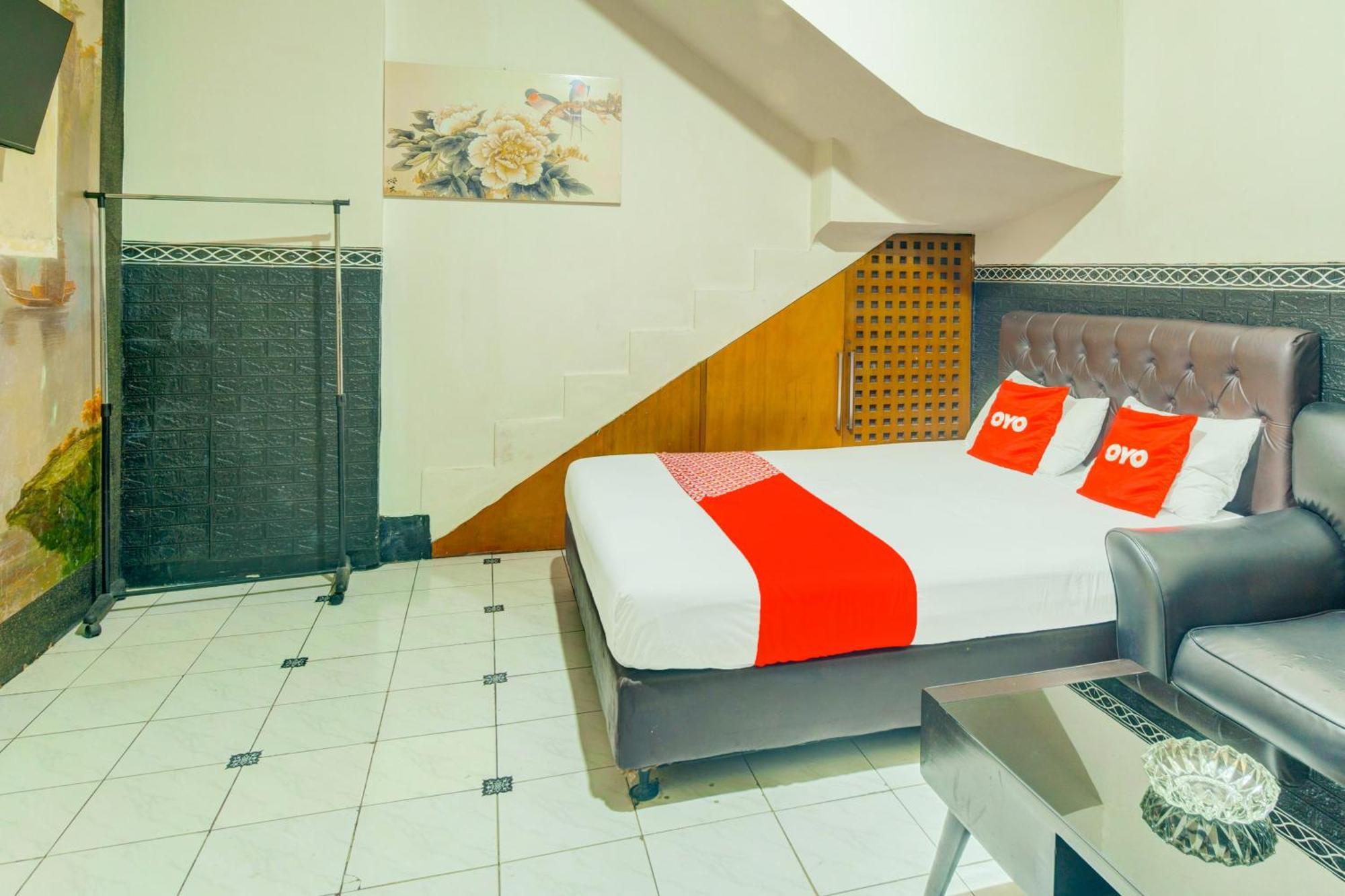 Oyo 93132 Modom Homestay Near Rs Islam Jakarta Pondok Kopi Екстериор снимка