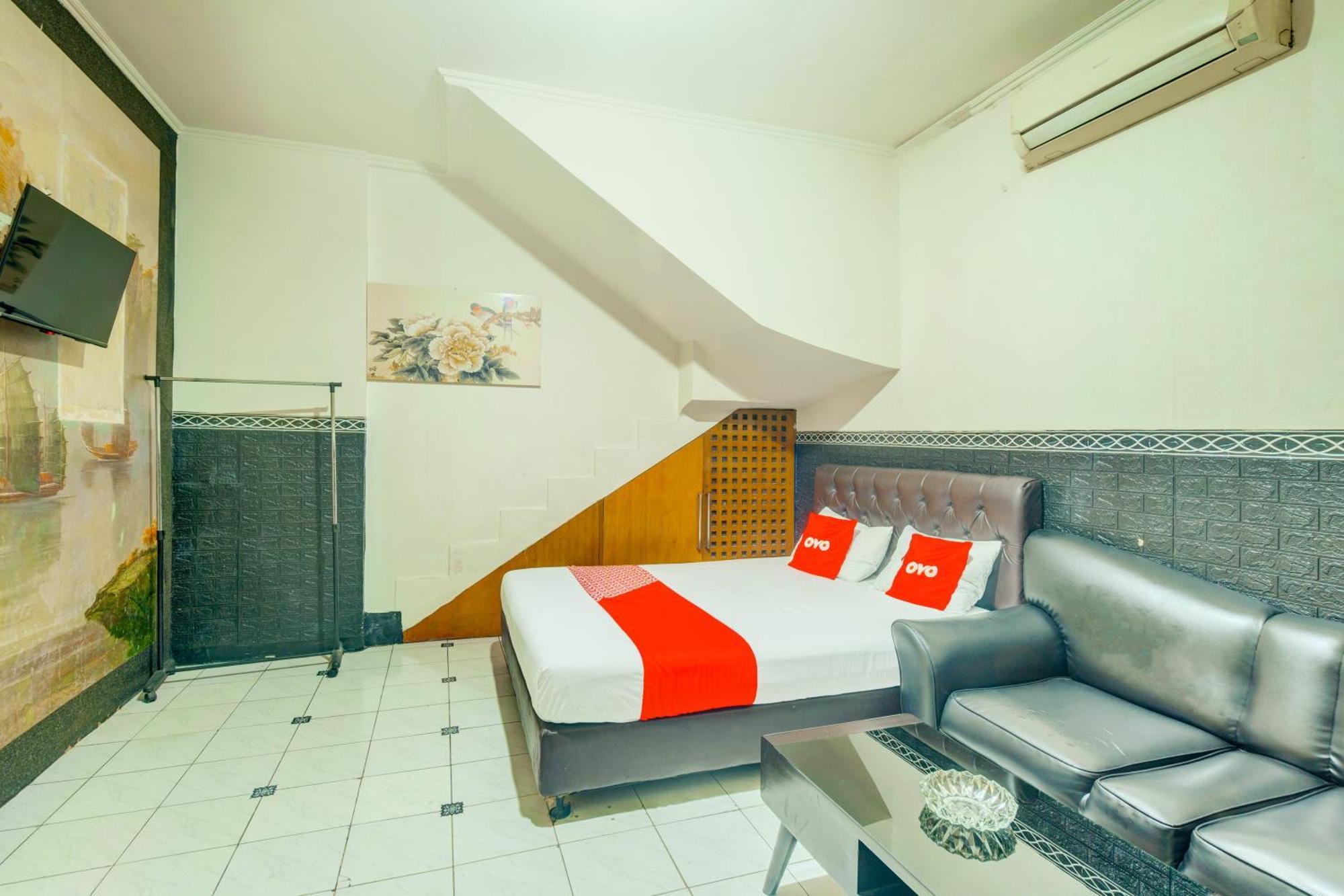 Oyo 93132 Modom Homestay Near Rs Islam Jakarta Pondok Kopi Екстериор снимка